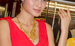 亞洲AV女優無碼人妻濑亚美莉